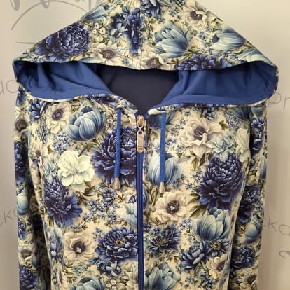 Bluza z kapturem w niebiesko-kremowy kwiatowy wzór botaniczny